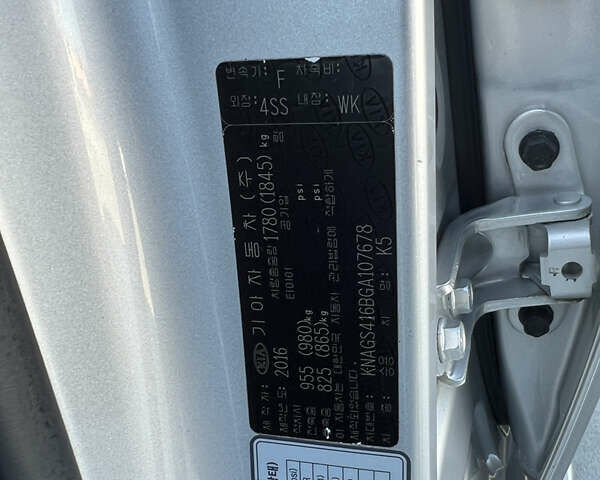 Серый Киа K5, объемом двигателя 2 л и пробегом 240 тыс. км за 12500 $, фото 23 на Automoto.ua