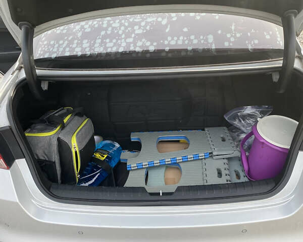 Сірий Кіа K5, об'ємом двигуна 2 л та пробігом 142 тис. км за 10000 $, фото 16 на Automoto.ua