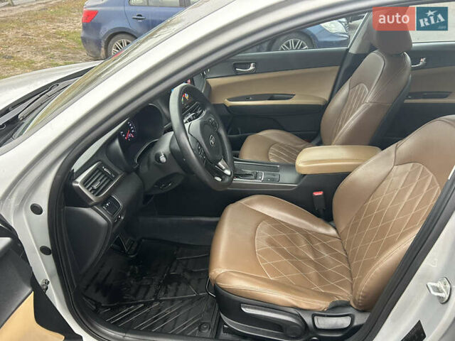 Серый Киа K5, объемом двигателя 2 л и пробегом 300 тыс. км за 10300 $, фото 30 на Automoto.ua