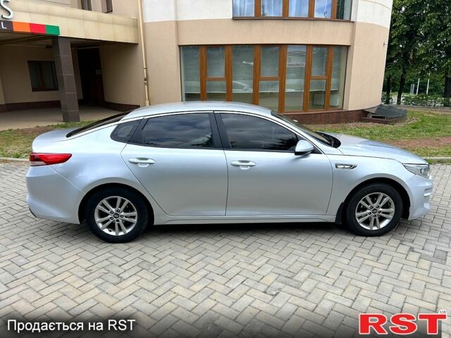 Серый Киа K5, объемом двигателя 2 л и пробегом 200 тыс. км за 9600 $, фото 5 на Automoto.ua