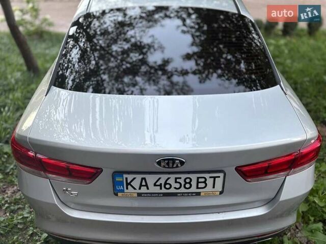 Сірий Кіа K5, об'ємом двигуна 2 л та пробігом 265 тис. км за 11000 $, фото 5 на Automoto.ua