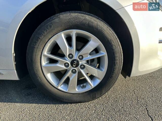 Сірий Кіа K5, об'ємом двигуна 2 л та пробігом 106 тис. км за 13300 $, фото 15 на Automoto.ua