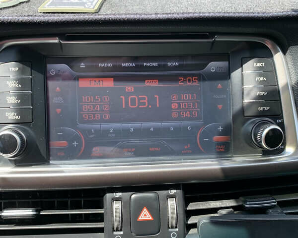 Серый Киа K5, объемом двигателя 2 л и пробегом 157 тыс. км за 11900 $, фото 40 на Automoto.ua