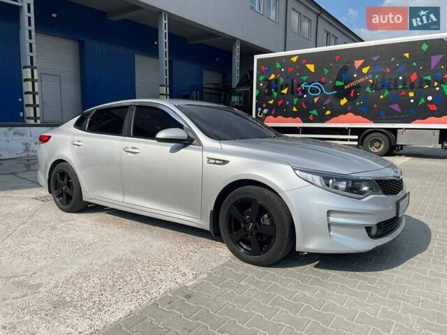 Серый Киа K5, объемом двигателя 2 л и пробегом 281 тыс. км за 11250 $, фото 3 на Automoto.ua