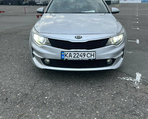 Серый Киа K5, объемом двигателя 2 л и пробегом 300 тыс. км за 10300 $, фото 15 на Automoto.ua