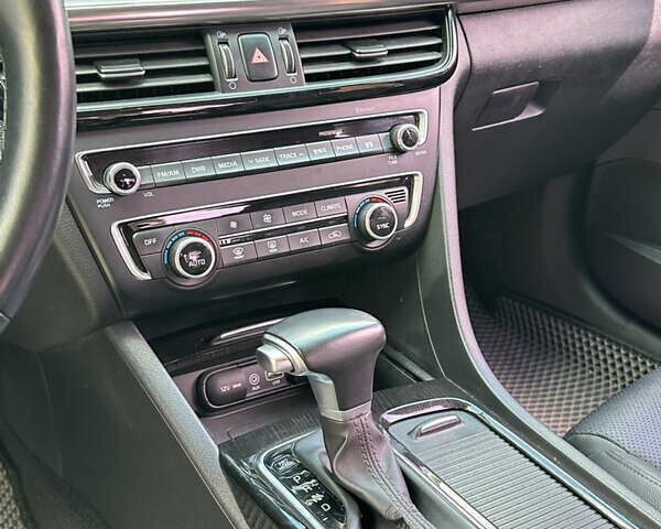 Сірий Кіа K5, об'ємом двигуна 1.69 л та пробігом 105 тис. км за 16399 $, фото 10 на Automoto.ua