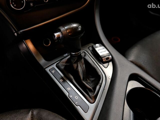 Серый Киа K5, объемом двигателя 2 л и пробегом 170 тыс. км за 8500 $, фото 18 на Automoto.ua