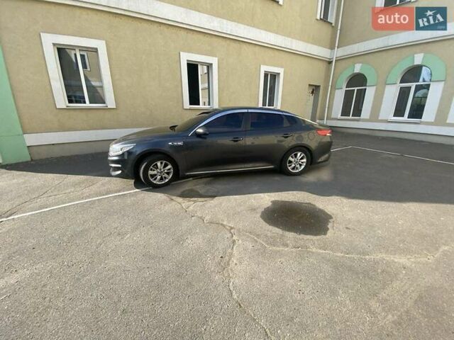 Серый Киа K5, объемом двигателя 2 л и пробегом 185 тыс. км за 12400 $, фото 7 на Automoto.ua