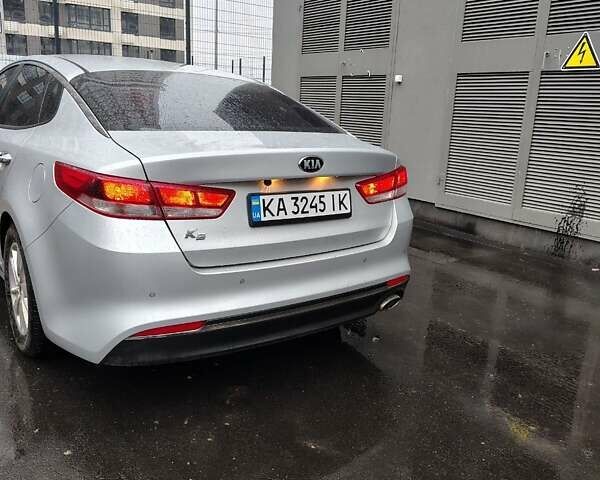 Сірий Кіа K5, об'ємом двигуна 2 л та пробігом 265 тис. км за 10999 $, фото 3 на Automoto.ua