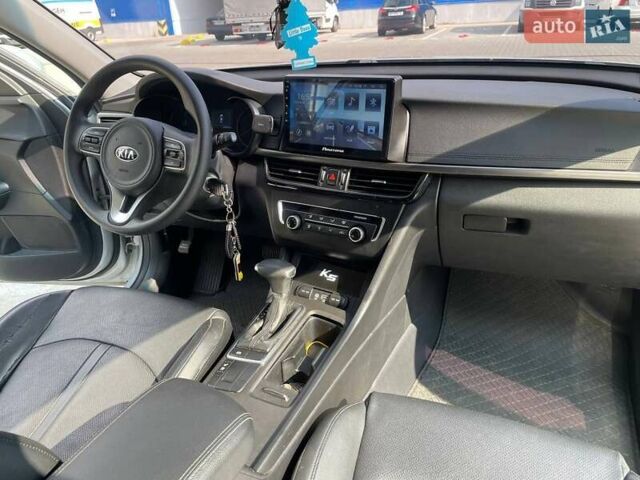 Серый Киа K5, объемом двигателя 2 л и пробегом 281 тыс. км за 11250 $, фото 17 на Automoto.ua