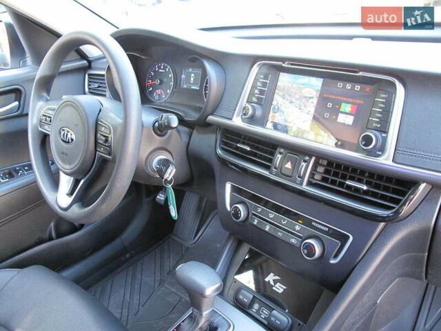 Сірий Кіа K5, об'ємом двигуна 2 л та пробігом 249 тис. км за 11150 $, фото 42 на Automoto.ua