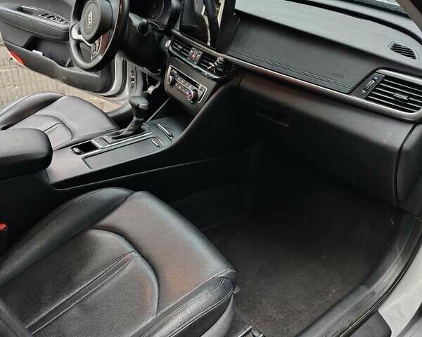 Сірий Кіа K5, об'ємом двигуна 2 л та пробігом 265 тис. км за 10999 $, фото 6 на Automoto.ua