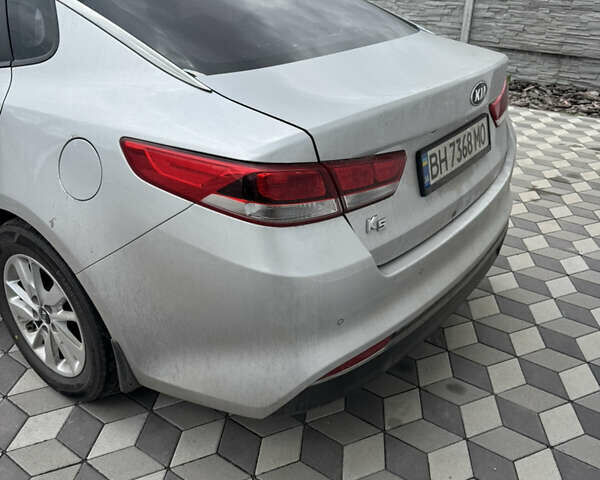 Серый Киа K5, объемом двигателя 2 л и пробегом 130 тыс. км за 4999 $, фото 6 на Automoto.ua