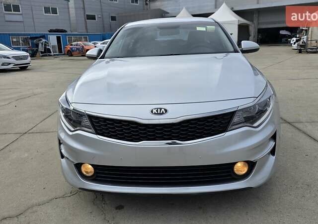 Серый Киа K5, объемом двигателя 2 л и пробегом 190 тыс. км за 12490 $, фото 1 на Automoto.ua