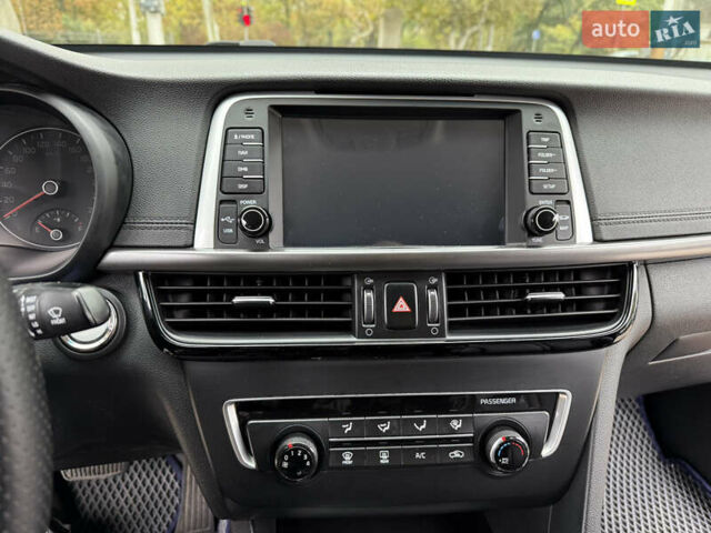 Серый Киа K5, объемом двигателя 2 л и пробегом 153 тыс. км за 13500 $, фото 13 на Automoto.ua