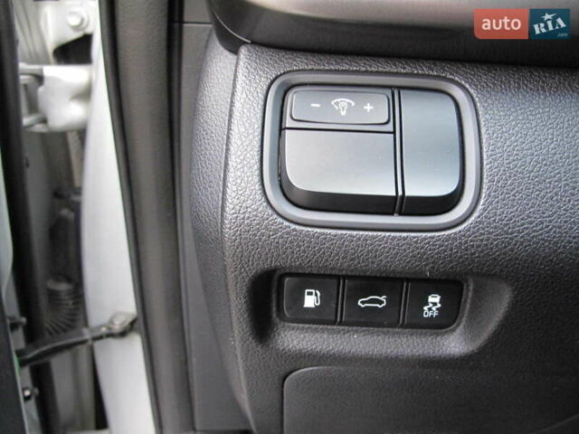 Сірий Кіа K5, об'ємом двигуна 2 л та пробігом 291 тис. км за 12800 $, фото 41 на Automoto.ua