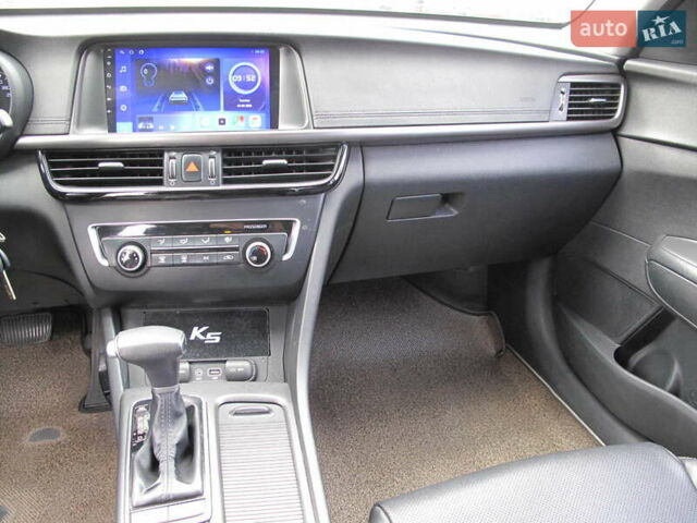 Серый Киа K5, объемом двигателя 2 л и пробегом 327 тыс. км за 11790 $, фото 38 на Automoto.ua