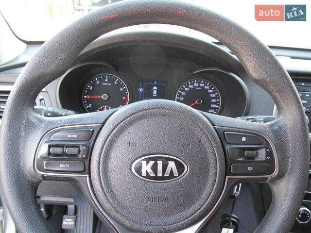 Серый Киа K5, объемом двигателя 2 л и пробегом 309 тыс. км за 11700 $, фото 52 на Automoto.ua