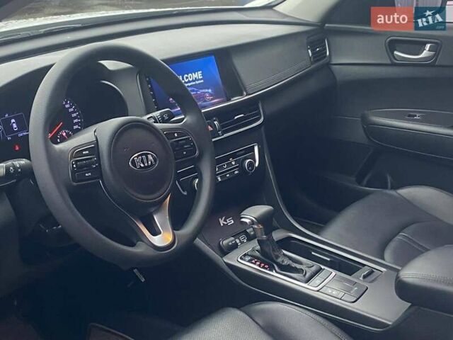 Сірий Кіа K5, об'ємом двигуна 2 л та пробігом 322 тис. км за 11990 $, фото 4 на Automoto.ua