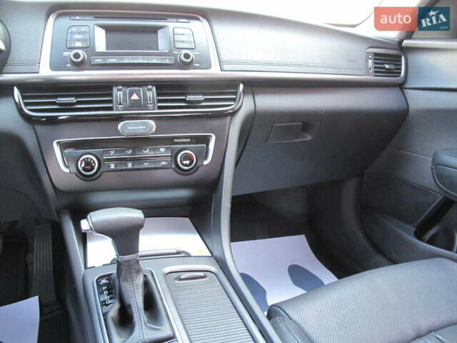 Серый Киа K5, объемом двигателя 2 л и пробегом 309 тыс. км за 11700 $, фото 17 на Automoto.ua