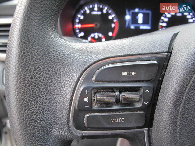 Сірий Кіа K5, об'ємом двигуна 2 л та пробігом 291 тис. км за 12800 $, фото 44 на Automoto.ua