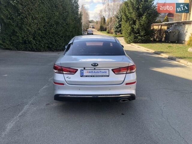 Серый Киа K5, объемом двигателя 2 л и пробегом 419 тыс. км за 8690 $, фото 5 на Automoto.ua