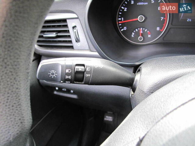 Серый Киа K5, объемом двигателя 2 л и пробегом 327 тыс. км за 11790 $, фото 50 на Automoto.ua