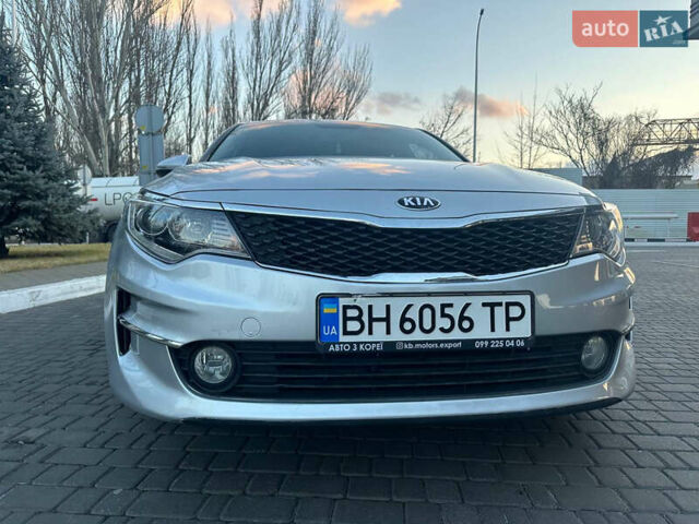 Серый Киа K5, объемом двигателя 2 л и пробегом 292 тыс. км за 11000 $, фото 13 на Automoto.ua
