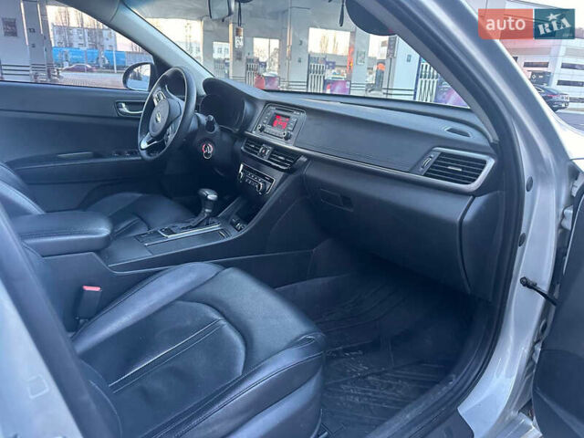 Серый Киа K5, объемом двигателя 2 л и пробегом 292 тыс. км за 11000 $, фото 32 на Automoto.ua