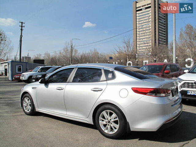 Серый Киа K5, объемом двигателя 2 л и пробегом 309 тыс. км за 11700 $, фото 4 на Automoto.ua