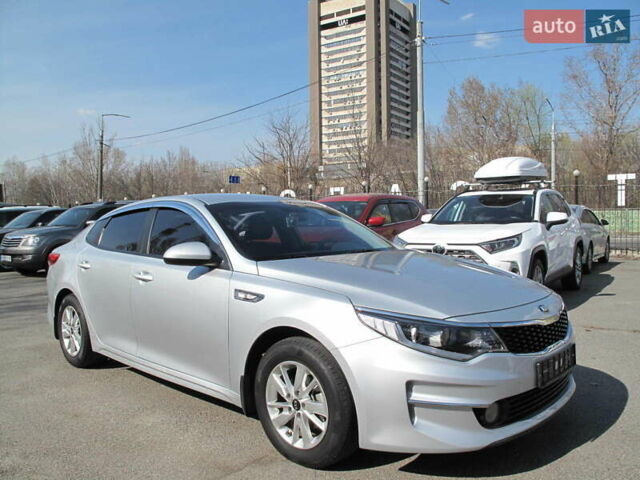 Серый Киа K5, объемом двигателя 2 л и пробегом 309 тыс. км за 11700 $, фото 1 на Automoto.ua