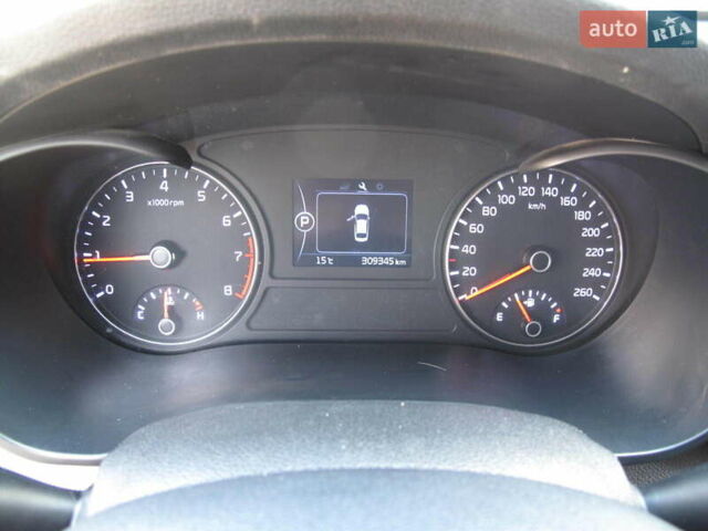 Серый Киа K5, объемом двигателя 2 л и пробегом 309 тыс. км за 11700 $, фото 50 на Automoto.ua