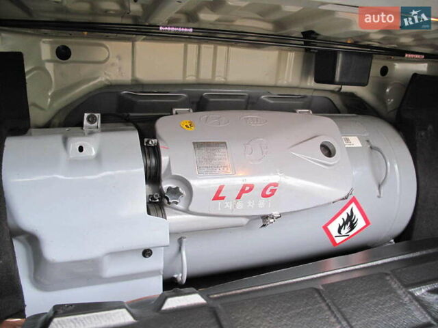 Сірий Кіа K5, об'ємом двигуна 2 л та пробігом 291 тис. км за 12800 $, фото 27 на Automoto.ua