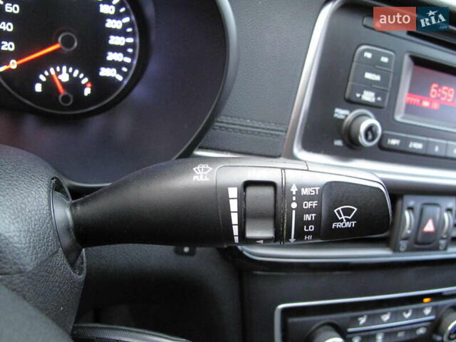 Сірий Кіа K5, об'ємом двигуна 2 л та пробігом 291 тис. км за 12800 $, фото 46 на Automoto.ua