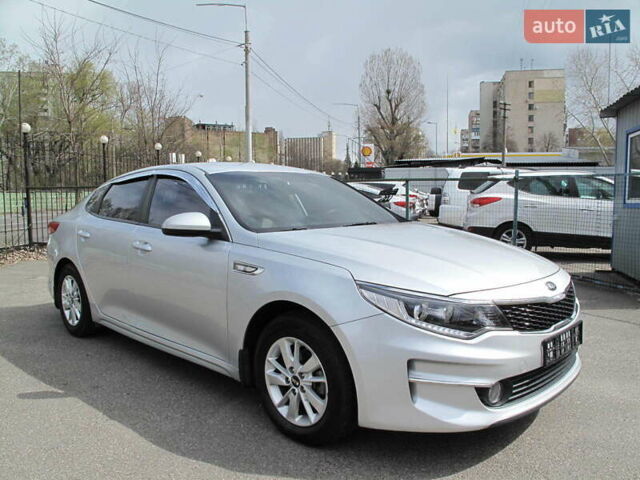Серый Киа K5, объемом двигателя 2 л и пробегом 327 тыс. км за 11790 $, фото 3 на Automoto.ua