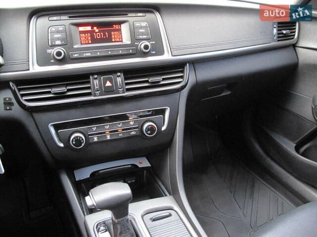 Сірий Кіа K5, об'ємом двигуна 2 л та пробігом 291 тис. км за 12800 $, фото 56 на Automoto.ua