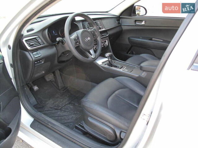 Серый Киа K5, объемом двигателя 2 л и пробегом 309 тыс. км за 11700 $, фото 9 на Automoto.ua