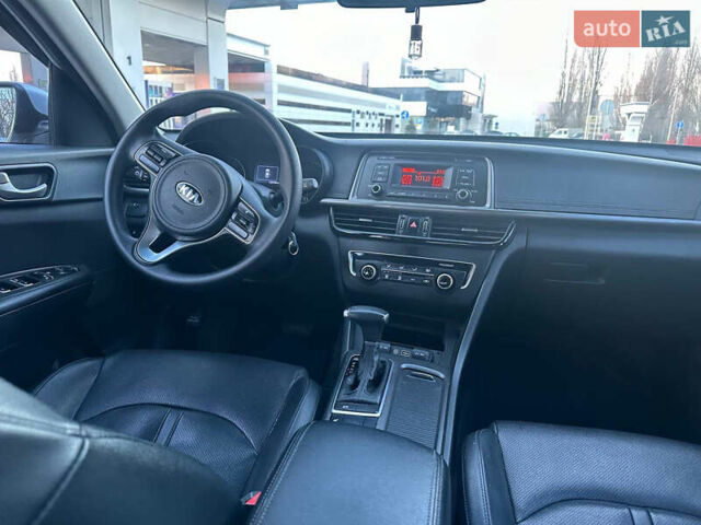 Серый Киа K5, объемом двигателя 2 л и пробегом 292 тыс. км за 11000 $, фото 37 на Automoto.ua