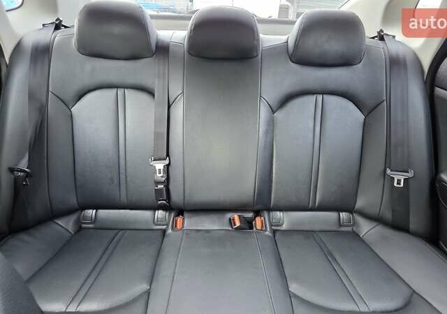 Серый Киа K5, объемом двигателя 2 л и пробегом 190 тыс. км за 12490 $, фото 9 на Automoto.ua