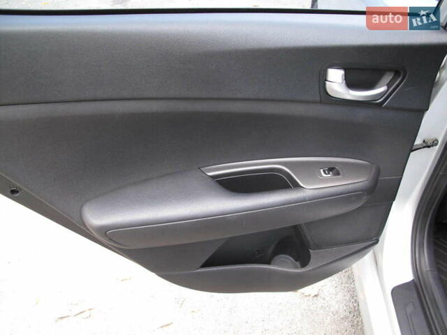 Сірий Кіа K5, об'ємом двигуна 2 л та пробігом 291 тис. км за 12800 $, фото 21 на Automoto.ua