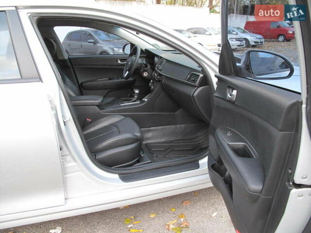 Сірий Кіа K5, об'ємом двигуна 2 л та пробігом 291 тис. км за 12800 $, фото 26 на Automoto.ua