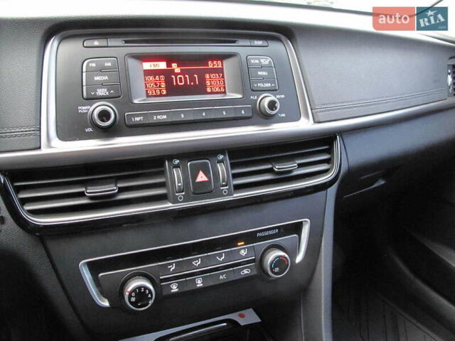 Сірий Кіа K5, об'ємом двигуна 2 л та пробігом 291 тис. км за 12800 $, фото 48 на Automoto.ua