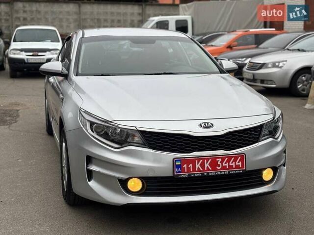 Серый Киа K5, объемом двигателя 2 л и пробегом 244 тыс. км за 11990 $, фото 1 на Automoto.ua