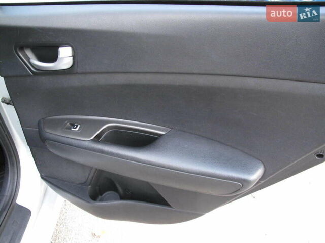 Сірий Кіа K5, об'ємом двигуна 2 л та пробігом 291 тис. км за 12800 $, фото 35 на Automoto.ua