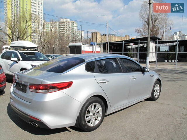 Серый Киа K5, объемом двигателя 2 л и пробегом 309 тыс. км за 11700 $, фото 5 на Automoto.ua