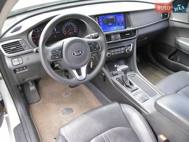 Серый Киа K5, объемом двигателя 2 л и пробегом 327 тыс. км за 11790 $, фото 30 на Automoto.ua