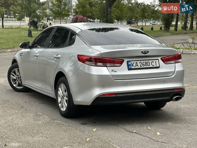 Сірий Кіа K5, об'ємом двигуна 2 л та пробігом 305 тис. км за 10850 $, фото 3 на Automoto.ua