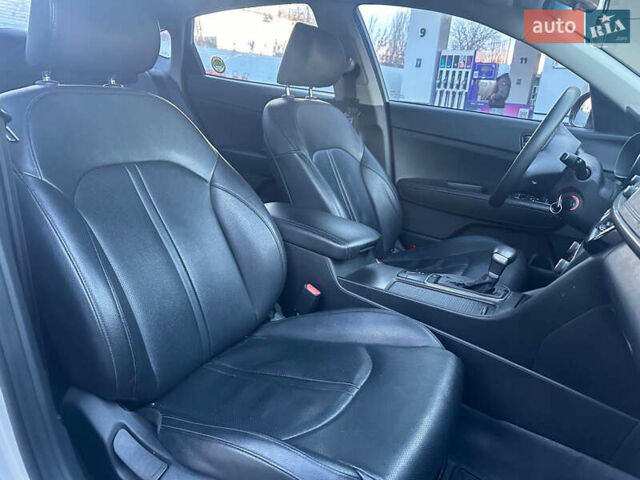 Серый Киа K5, объемом двигателя 2 л и пробегом 292 тыс. км за 11000 $, фото 33 на Automoto.ua