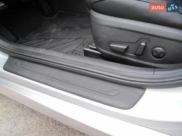 Сірий Кіа K5, об'ємом двигуна 2 л та пробігом 291 тис. км за 12800 $, фото 15 на Automoto.ua