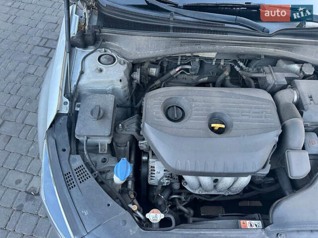 Серый Киа K5, объемом двигателя 2 л и пробегом 292 тыс. км за 11000 $, фото 43 на Automoto.ua